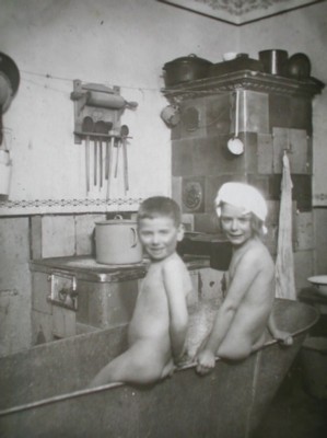 Ruth und hans in badewanne.jpg