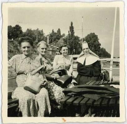 Elisabeth Hedwig Ruth Juliana auf Boot.jpg